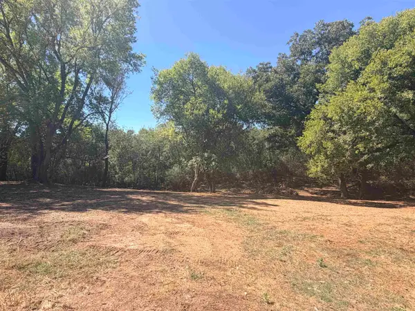 325 Cherokee St, Florence, AL 35630