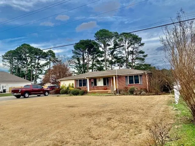 202 Tennessee River Dr, Muscle Shoals, AL 35661 - #2