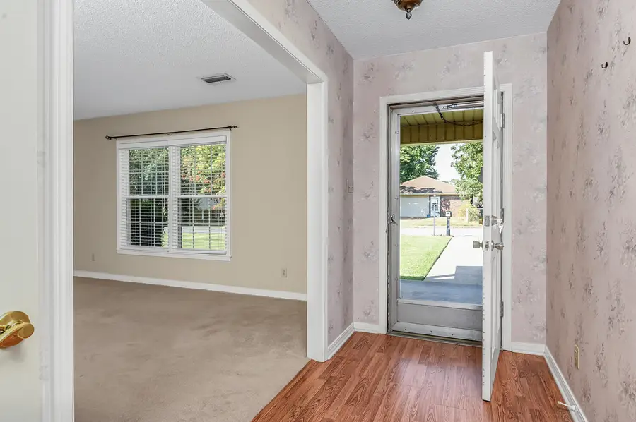 2502 Trenton Pl, Florence, AL 35630 - #3