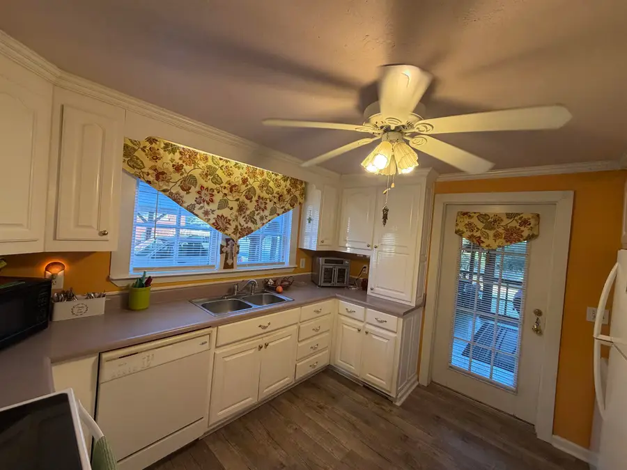 1008 North Jackson Ave, Russellville, AL 35653 - #3