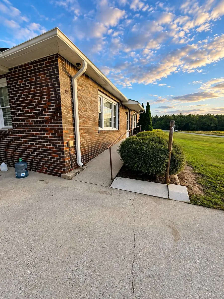 310 Dogwood Trl, Hamilton, AL 35570 - #2