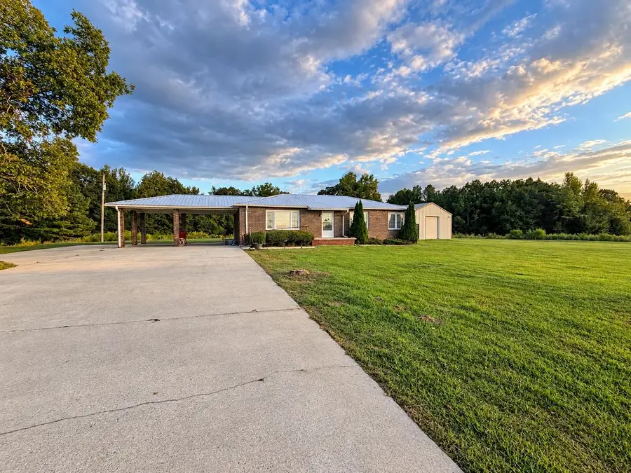 310 Dogwood Trl, Hamilton, AL 35570 - #3