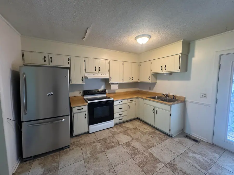 273 Hike Dr, Florence, AL 35633 - #2