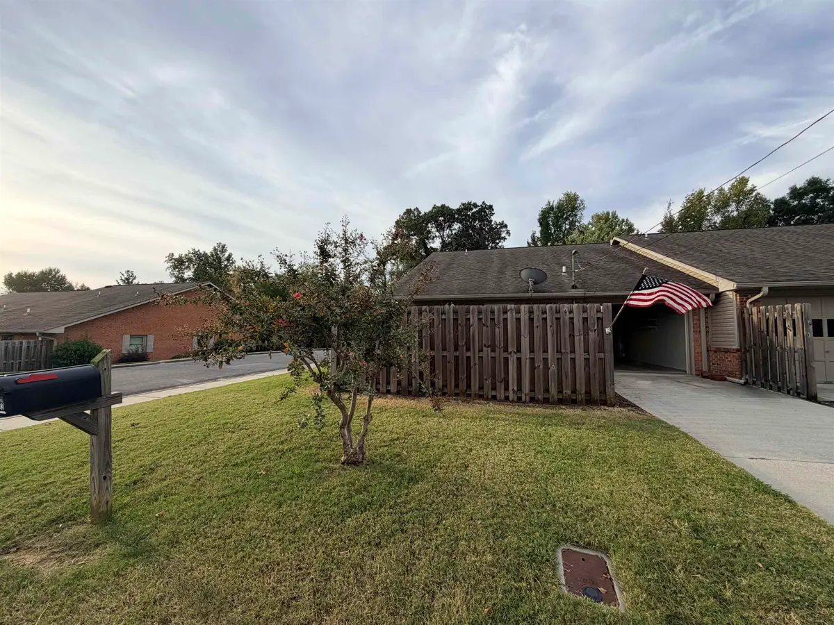 1023 9th St, Cullman, AL 35055 - #1
