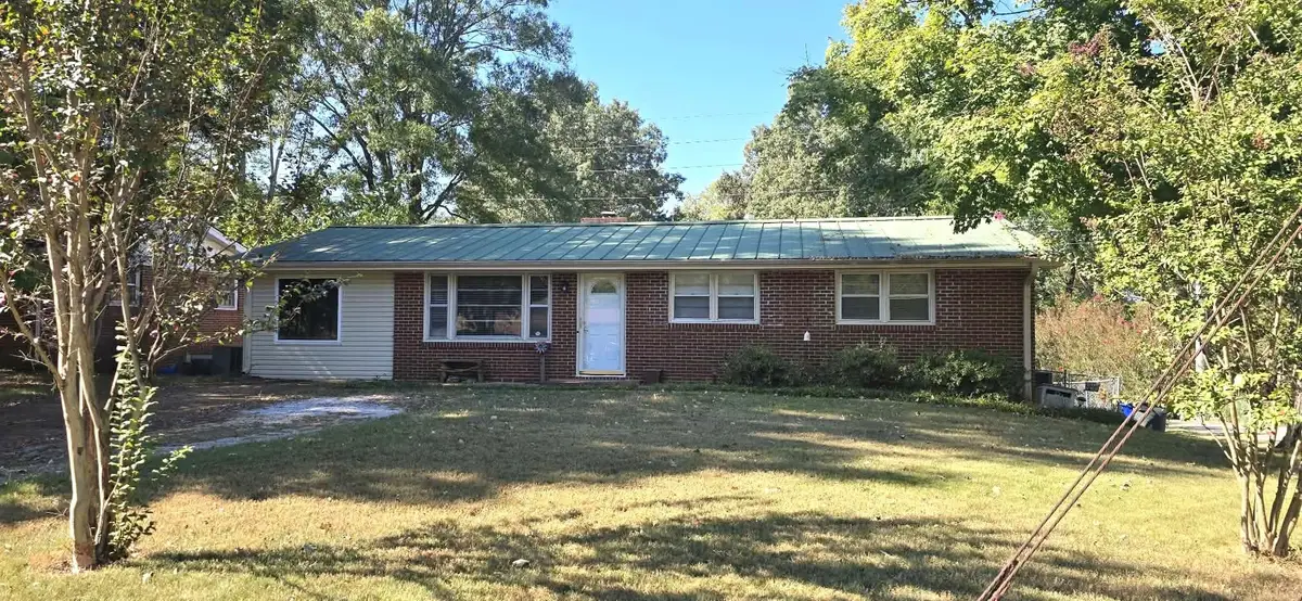 421 N Patton St, Florence, AL 35630 - #1