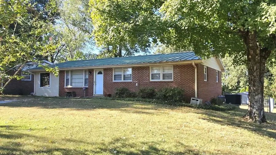 421 N Patton St, Florence, AL 35630 - #2