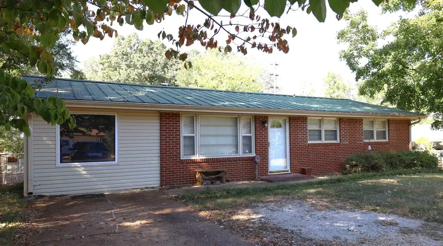 421 N Patton St, Florence, AL 35630 - #3