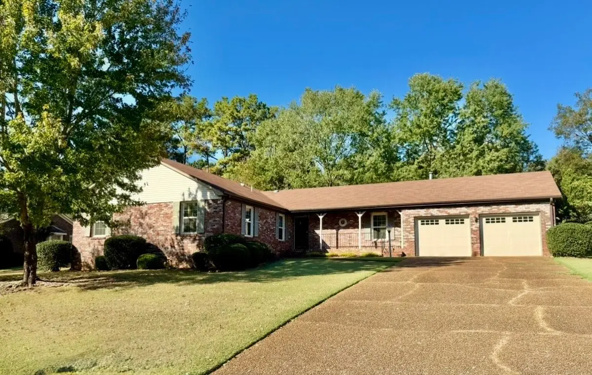 109 Creekwood Cir, Florence, AL 35630 - #1