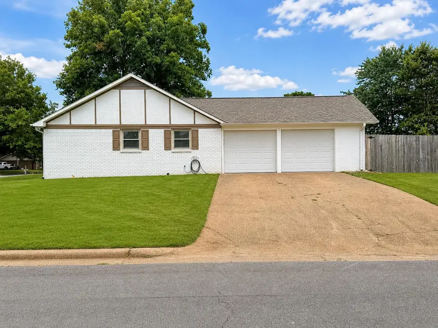 133 E Oak Hill Dr, Florence, AL 35633 - #2