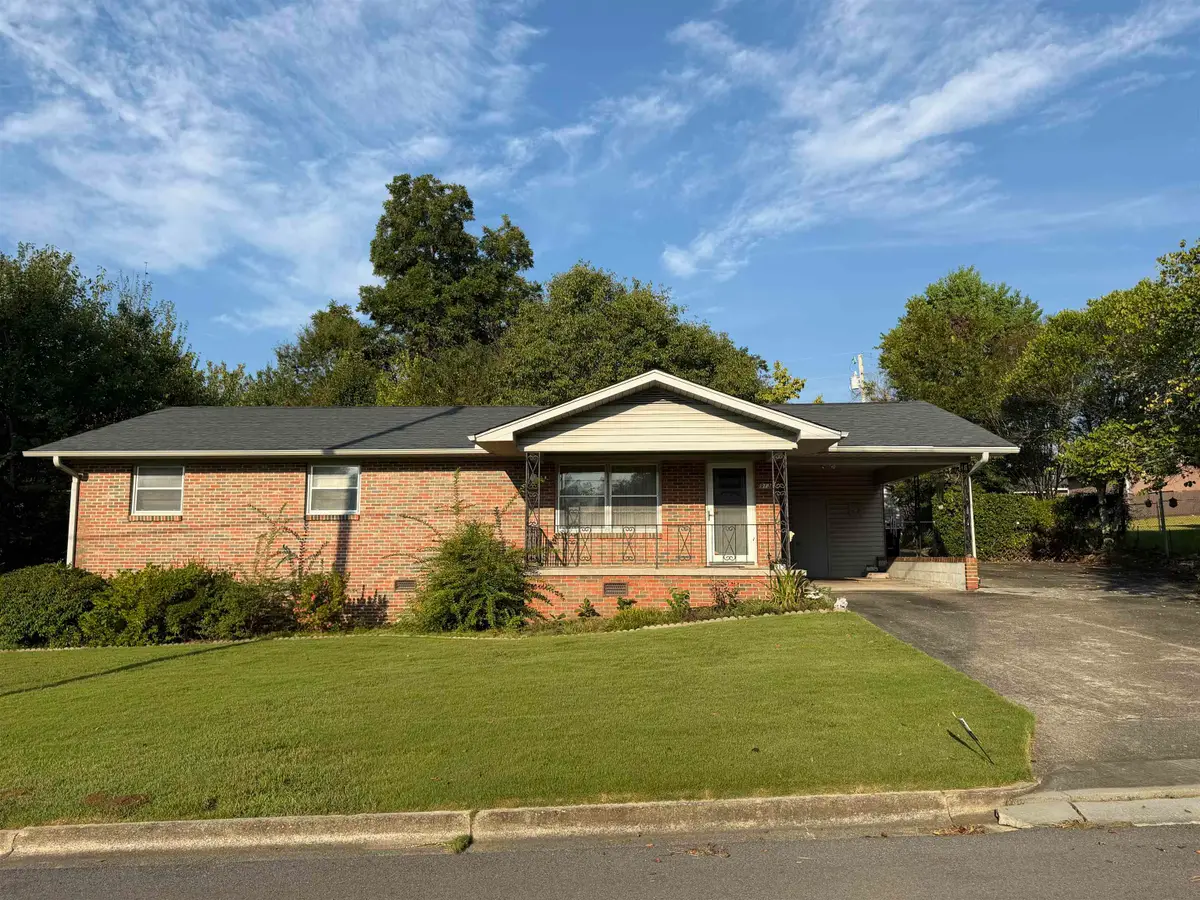 913 Nunnelley Ave, Cullman, AL 35055 - #1