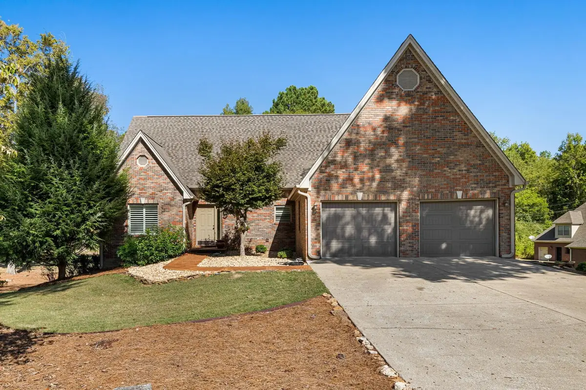 7601 Meadow Dr, Florence, AL 35634 - #1