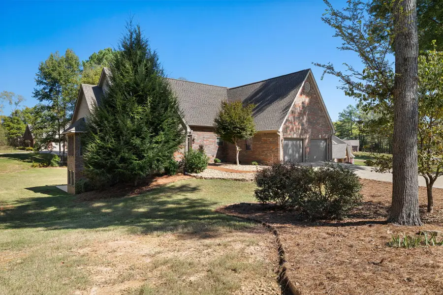 7601 Meadow Dr, Florence, AL 35634 - #2