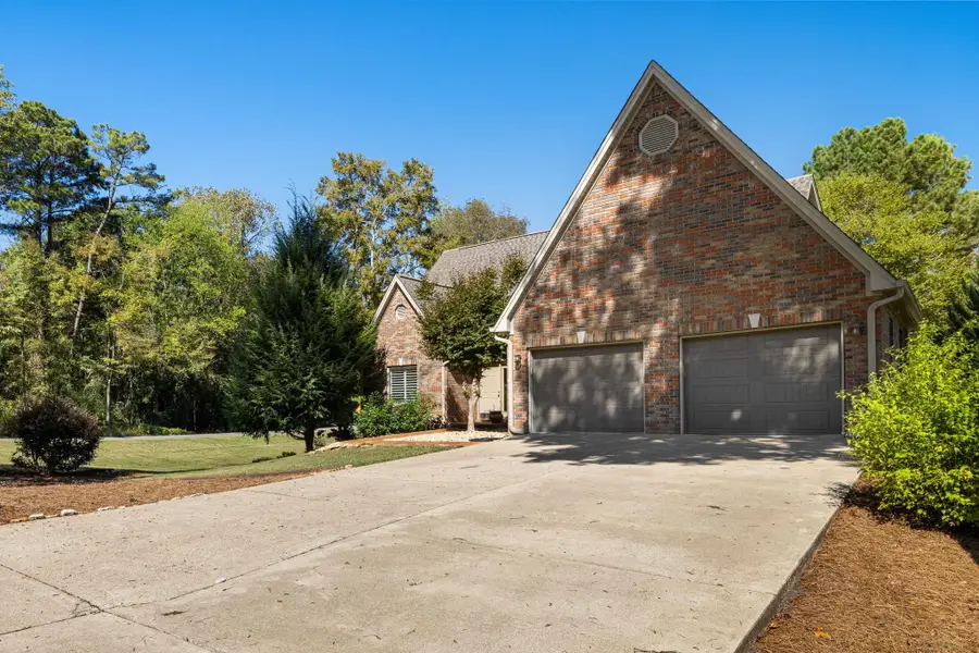 7601 Meadow Dr, Florence, AL 35634 - #3