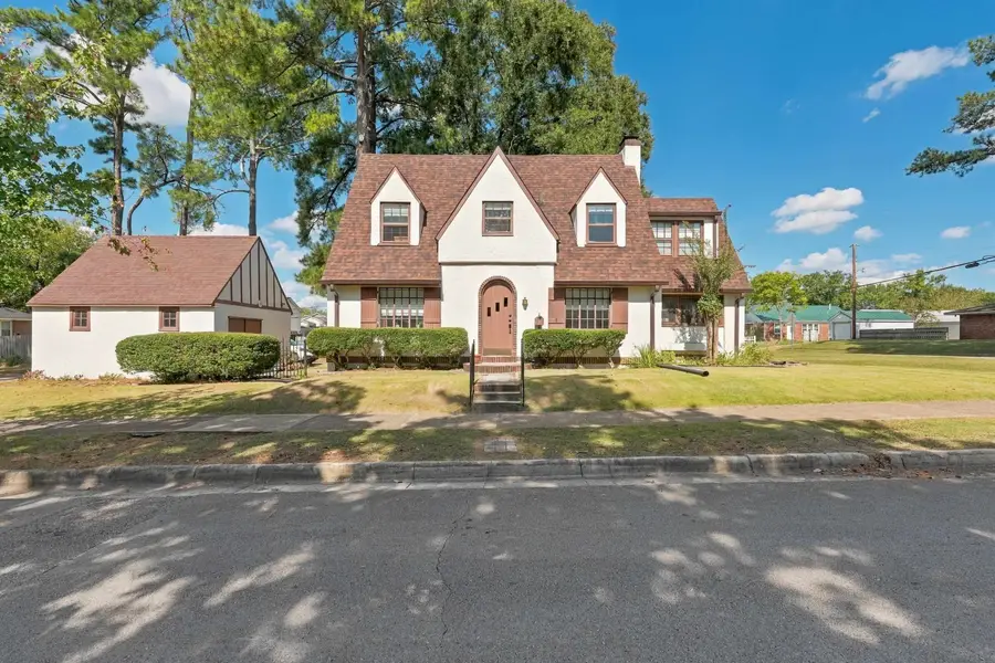 300 Woodland Rd, Florence, AL 35630 - #2