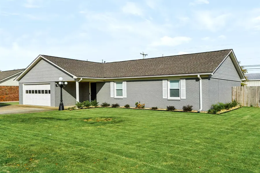 1601 Brookford Pl, Muscle Shoals, AL 35661 - #3