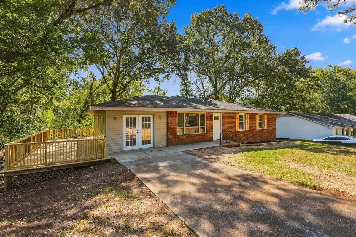 905 Fairchild Ave, Florence, AL 35630 - #1