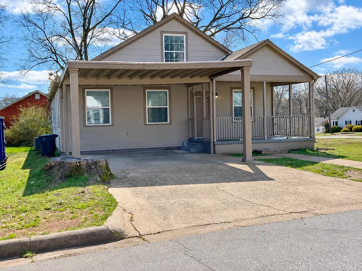 1048 Hermitage Dr, Florence, AL 35630 - #1