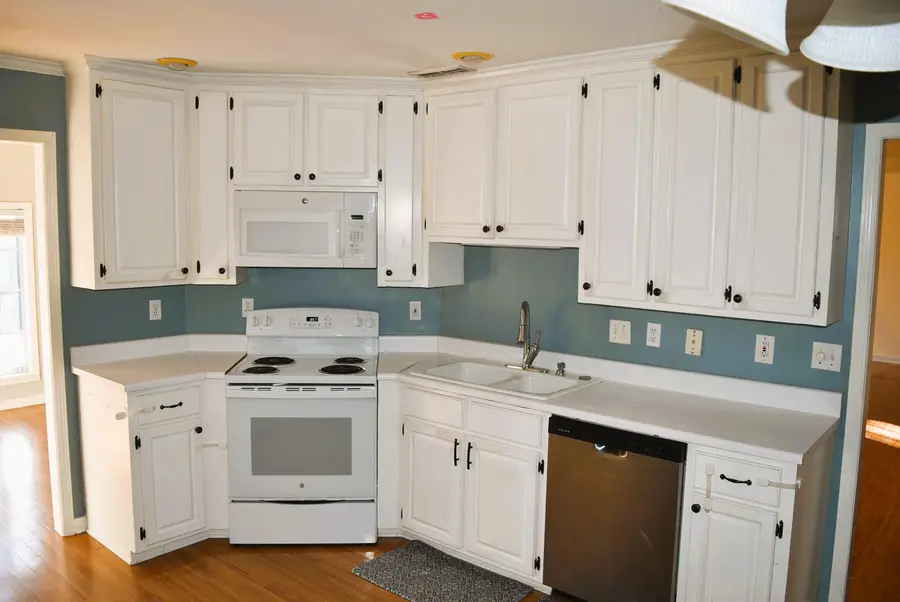305 Redfield Rd, Florence, AL 35633 - #2