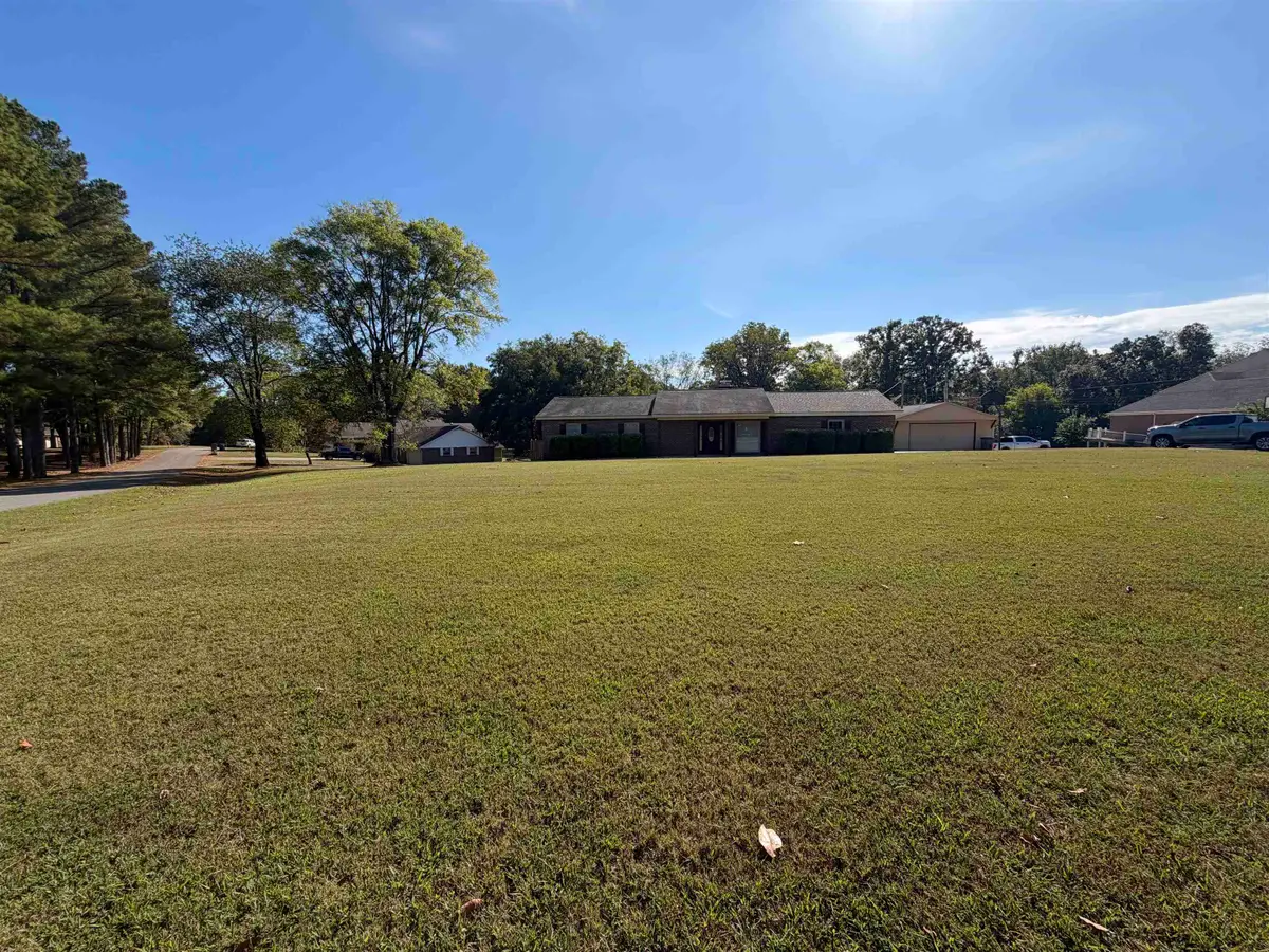 301 Cypress Cv, Florence, AL 35634 - #1