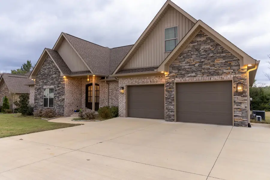 714 Saddleridge Way, Florence, AL 35630 - #2