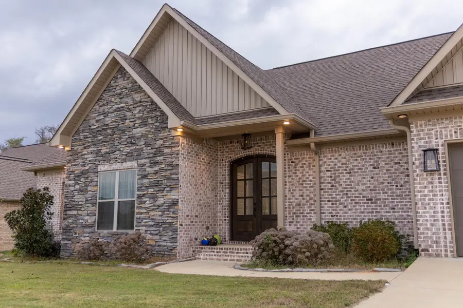 714 Saddleridge Way, Florence, AL 35630 - #3