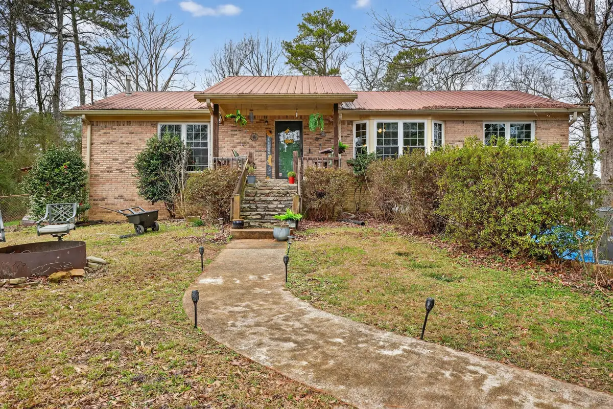 146 Davis Dr, Sumiton, AL 35148 - Image #1