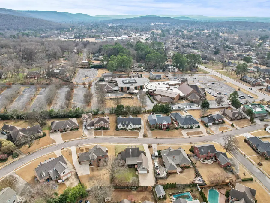 1305 SE Carriage Ln, Huntsville, AL 35802 - Image #2