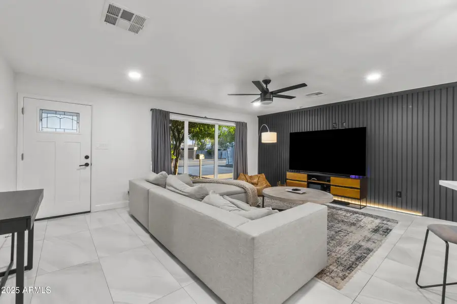 3938 E Cheery Lynn Road, Phoenix, AZ 85018 - Image #3