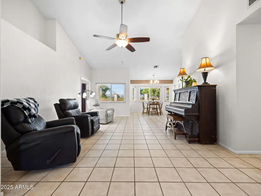 10516 W Griswold Road, Peoria, AZ 85345 - Image #3