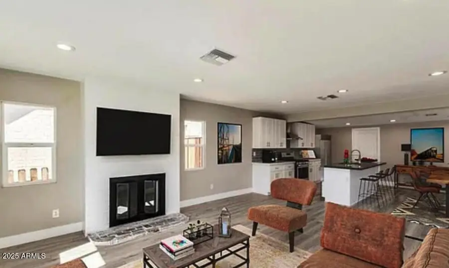 810 E Amelia Avenue, Phoenix, AZ 85014 - Image #3