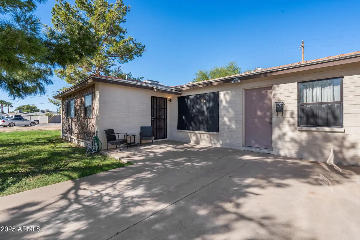 304 E Echo Lane, Phoenix, AZ 85020 - Image #1
