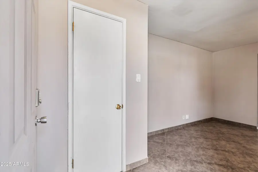 304 E Echo Lane, Phoenix, AZ 85020 - Image #2