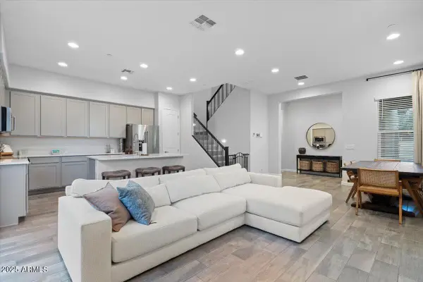 3041 N 37th Way, Phoenix, AZ 85018