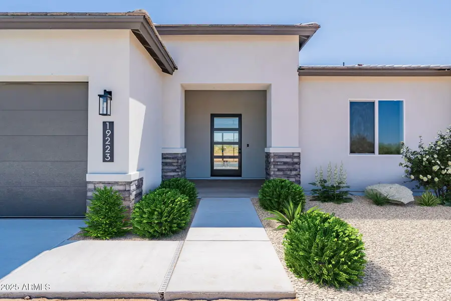 15333 W Pinnacle Vista Road, Surprise, AZ 85387 - Image #2