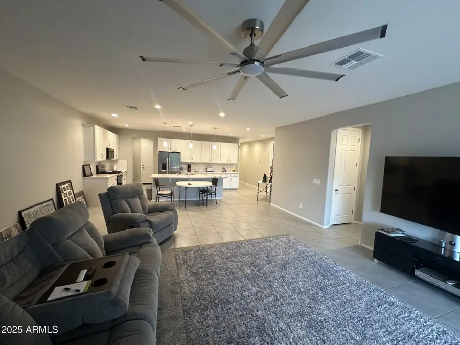 913 S 107th Drive, Avondale, AZ 85323 - Image #2