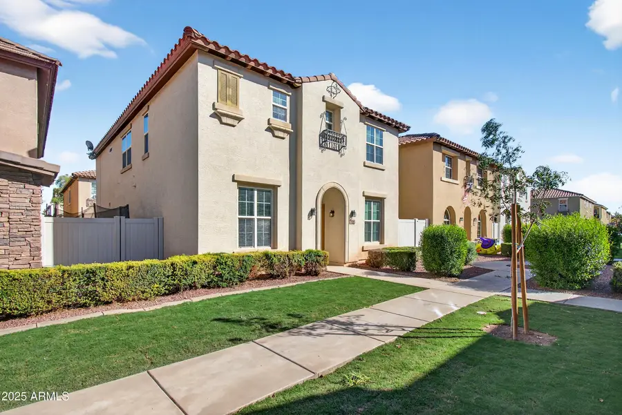 886 S Huish Drive, Gilbert, AZ 85296 - Image #2