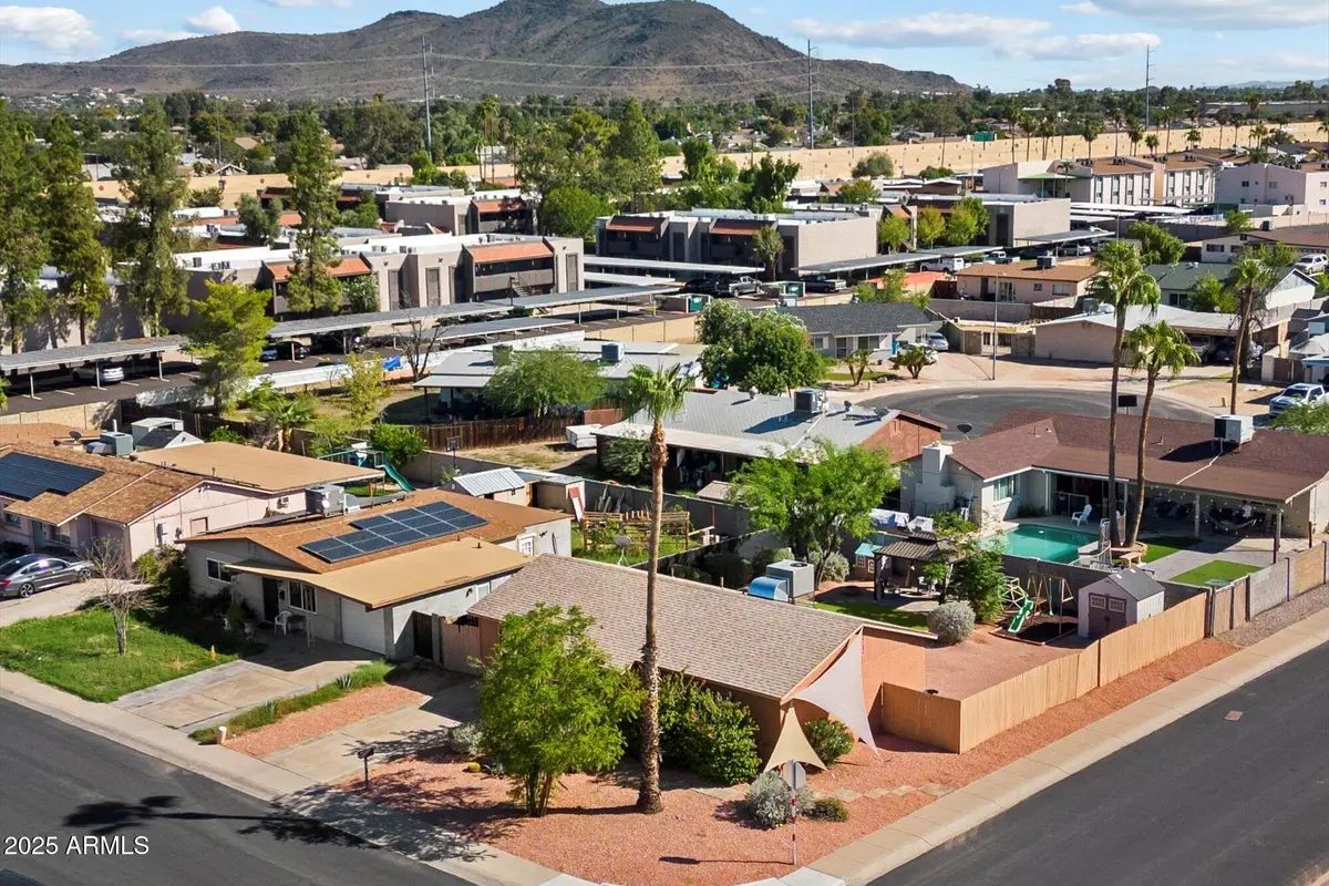 2813 W Port Royale Lane, Phoenix, AZ 85053 - Image #1