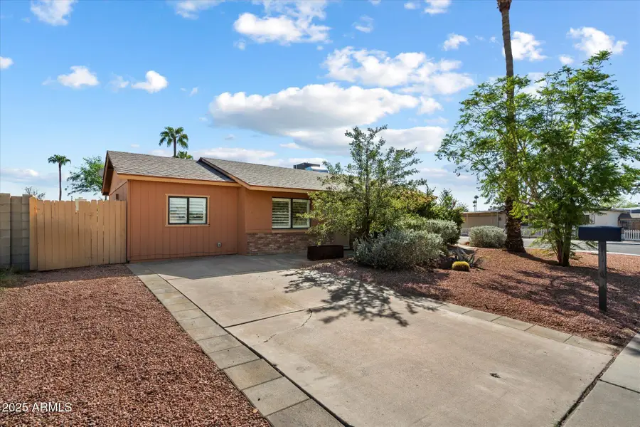 2813 W Port Royale Lane, Phoenix, AZ 85053 - Image #2