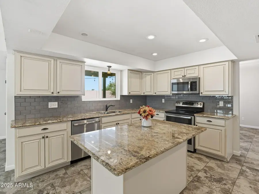 3932 E Shaw Butte Drive, Phoenix, AZ 85028 - Image #2