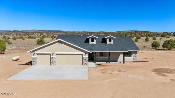 1220 E Cougar Ridge Road, Paulden, AZ 86334