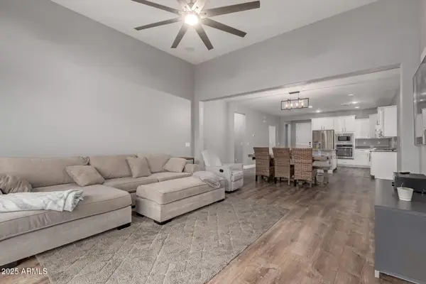 8987 W Seldon Lane, Peoria, AZ 85345