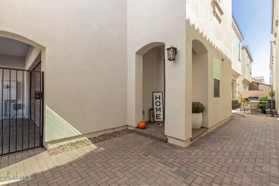 283 E Balsam Drive, Chandler, AZ 85286 - Image #3