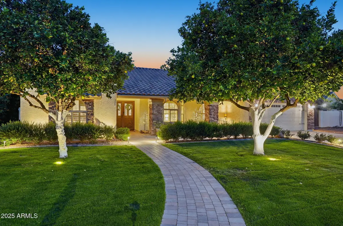 2217 N Hunt Circle, Mesa, AZ 85203 - Image #1