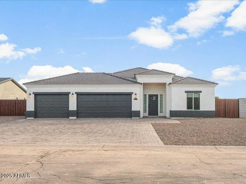 9520 W Debbie Place, Arizona City, AZ 85123 - Image #2