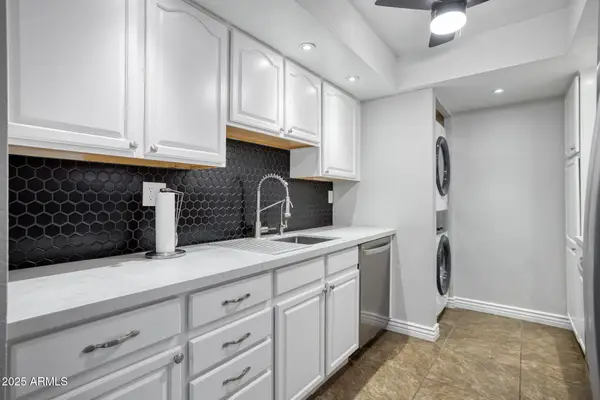 10444 N 69th Street #201, Paradise Valley, AZ 85253