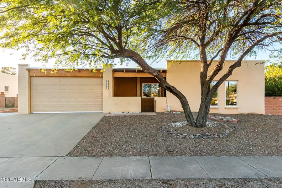 1520 S Abrego Drive, Green Valley, AZ 85614 - Image #2