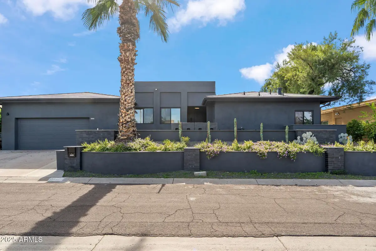 9046 N 28th Street, Phoenix, AZ 85028 - Image #1