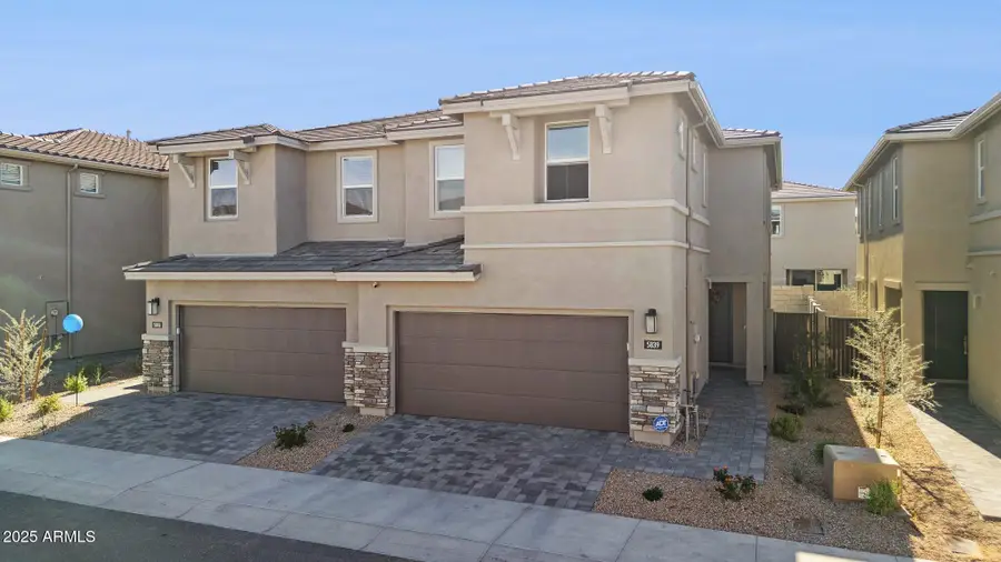 5843 E Covey Lane, Phoenix, AZ 85054 - Image #2