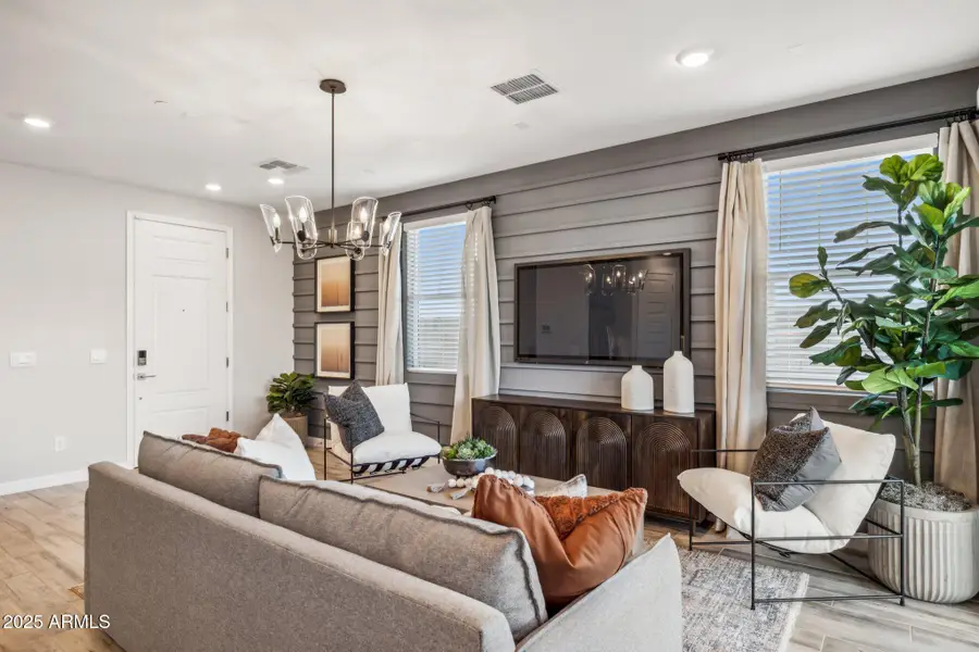 5874 E Zachary Drive, Phoenix, AZ 85054 - Image #2