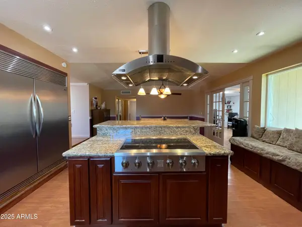 9221 N 48th Drive, Glendale, AZ 85302